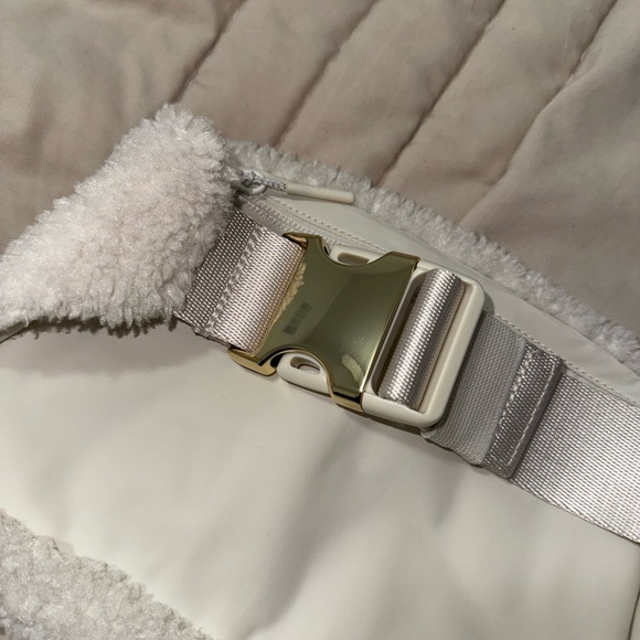 Lululemon belt bag - Picture 3 of 5